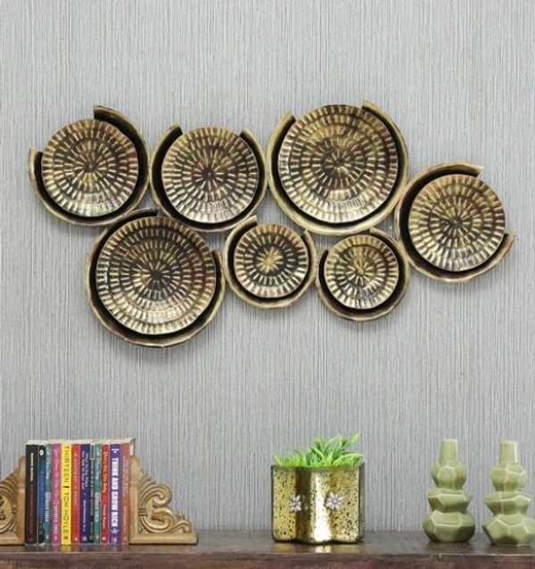 Metal 7 Thaal Wall Decor For Beautiful Home  -  Free Size, Metal, Pack of 7